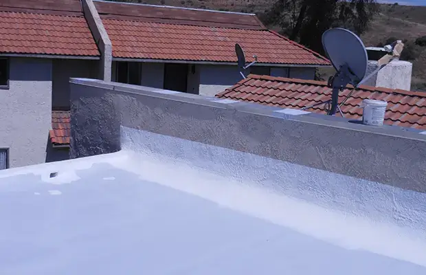 Lightweight Polyurethane Foam Roof Coating Ontario Commercial SPF Roofing System Contractor in Ontario
